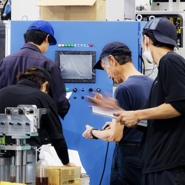 専用機の立ち上げ立会いの様子